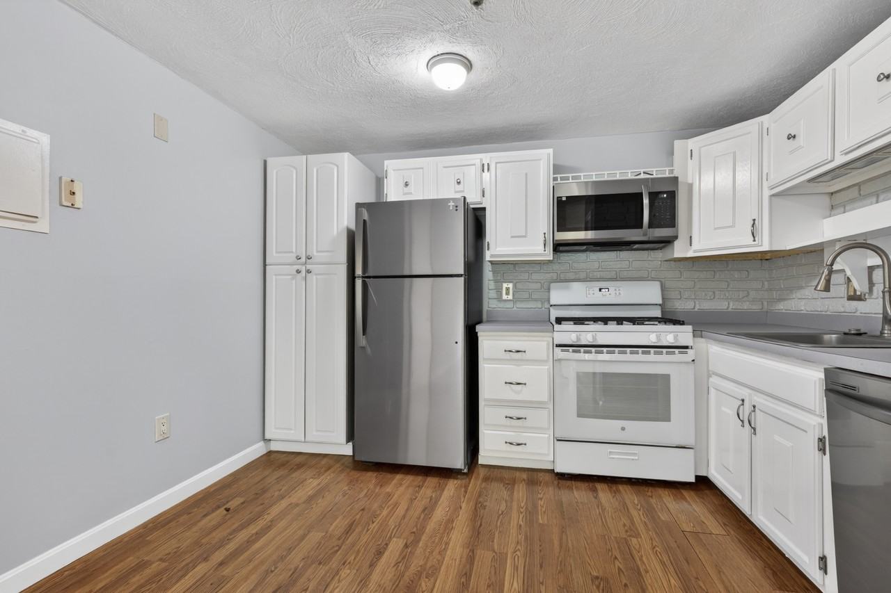 7 Karen Cir #2 - Photo 4 of 11