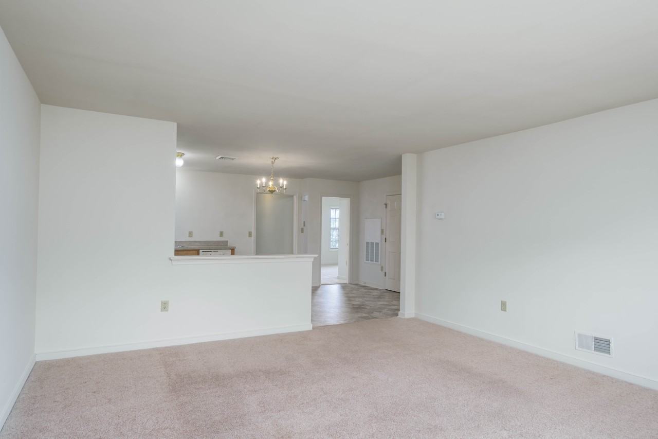 110 Clapton Ct - Photo 3 of 16