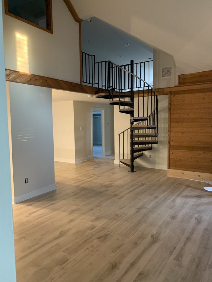 601 Bridge St #B - Photo 3 of 27