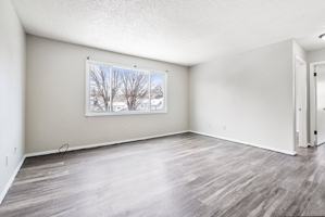 featured image of 1008 Leavitt St