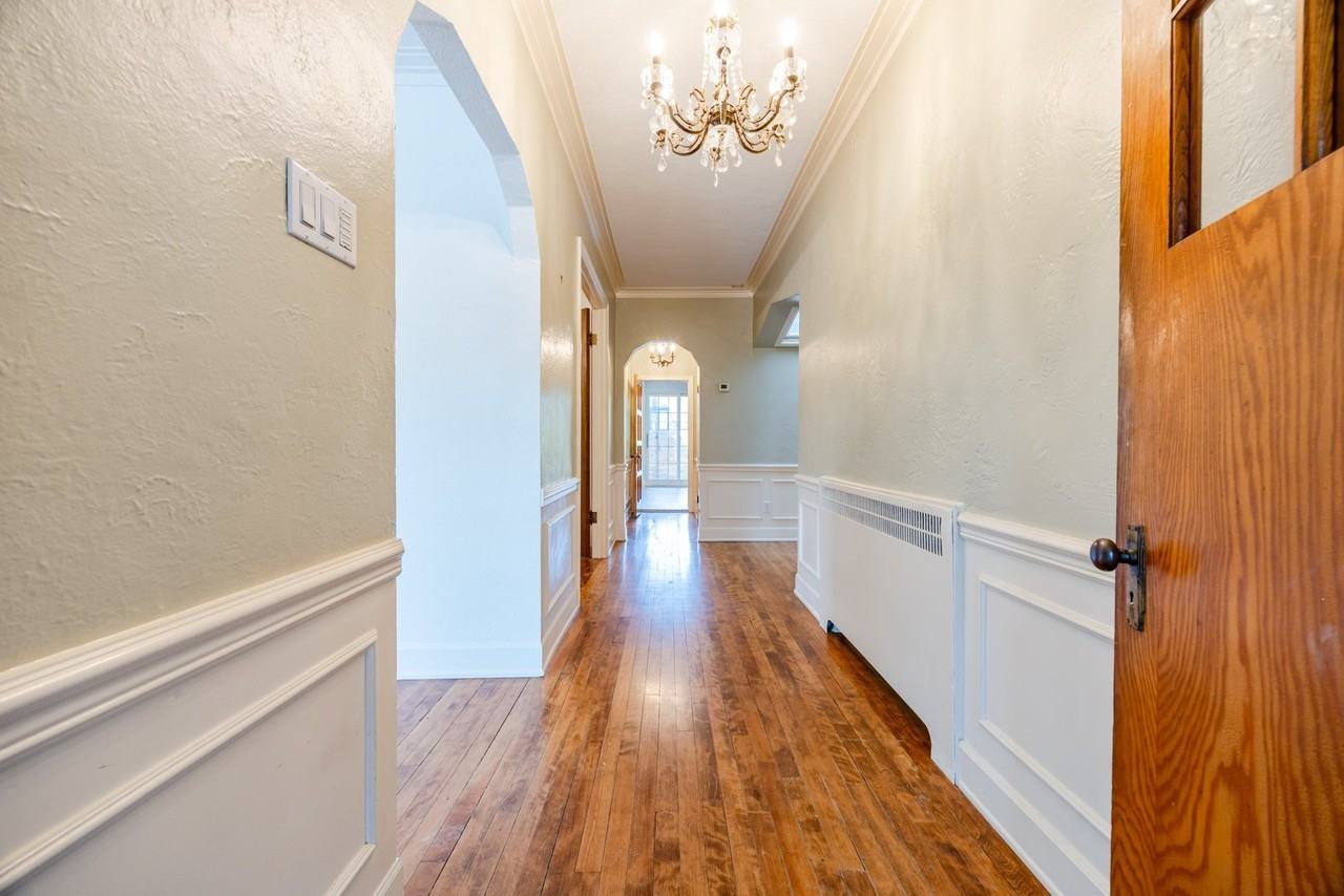 5652 Av Mclynn — photo 2
