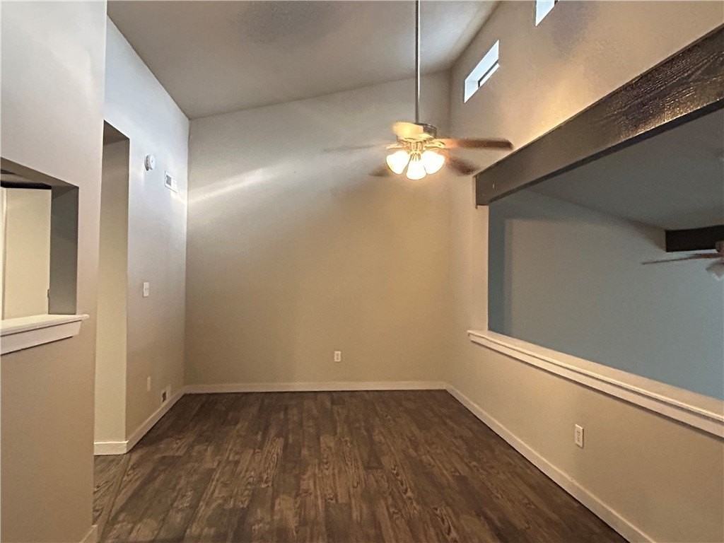 970 N Lewis Ave - Photo 5 of 15