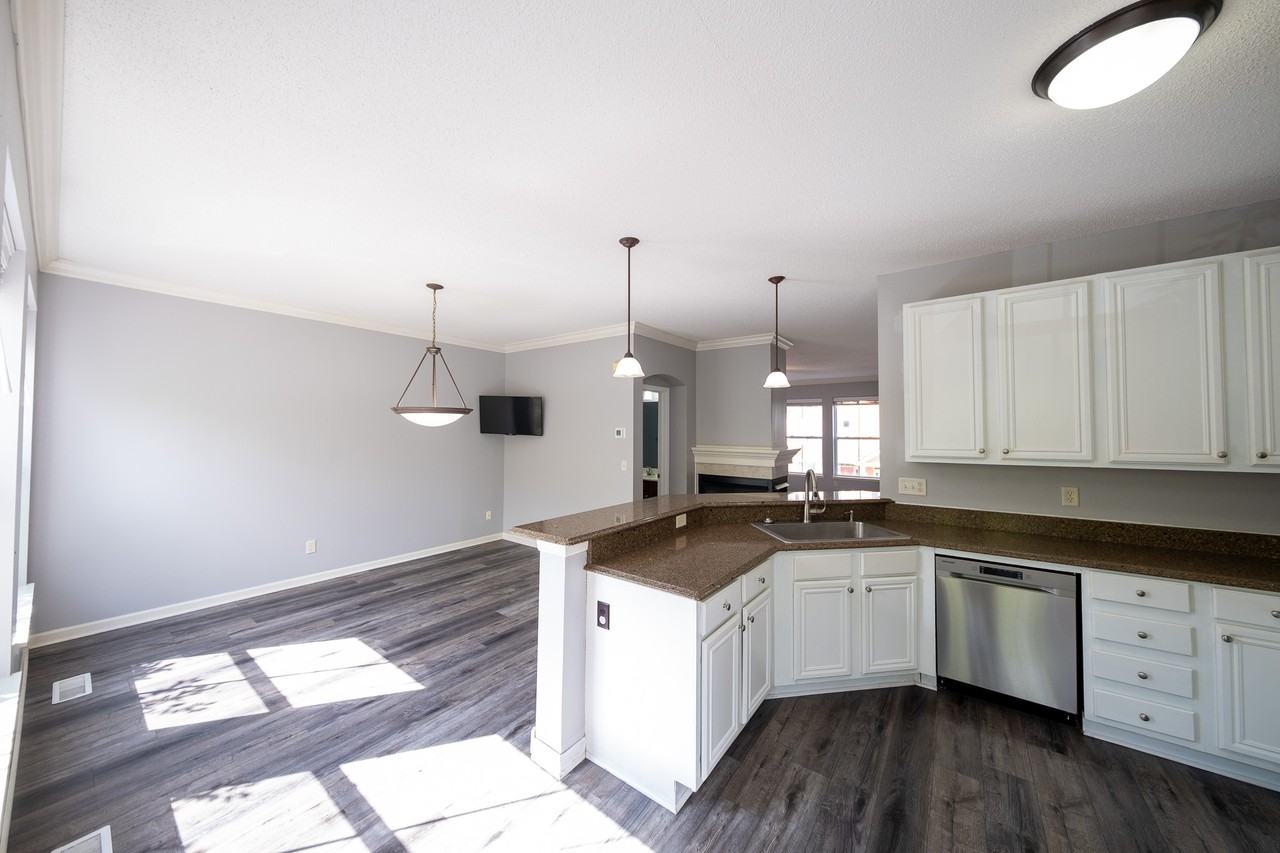 10254 Bleeker St #1 - Photo 3 of 37