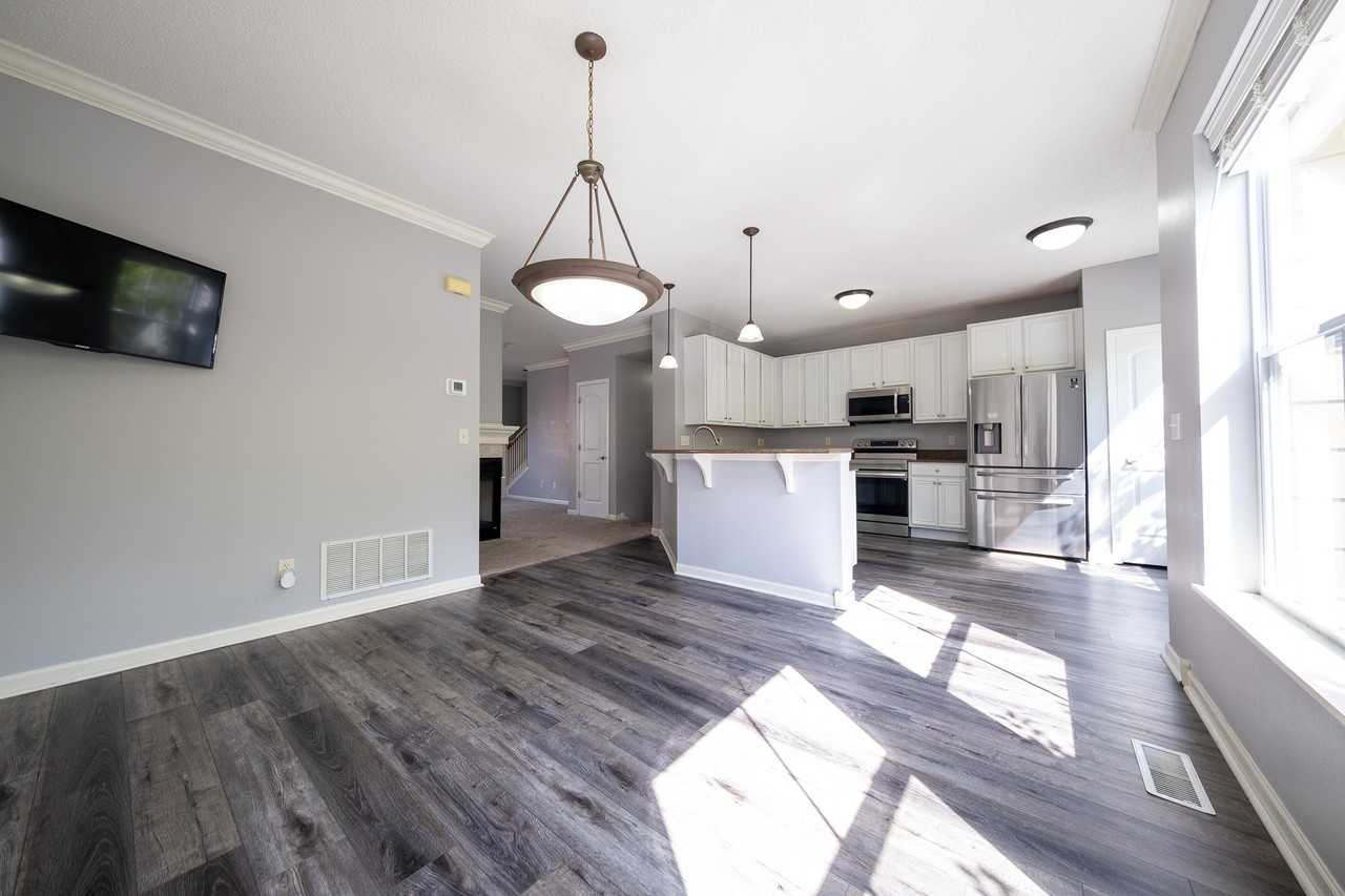 10254 Bleeker St #1 - Photo 4 of 37