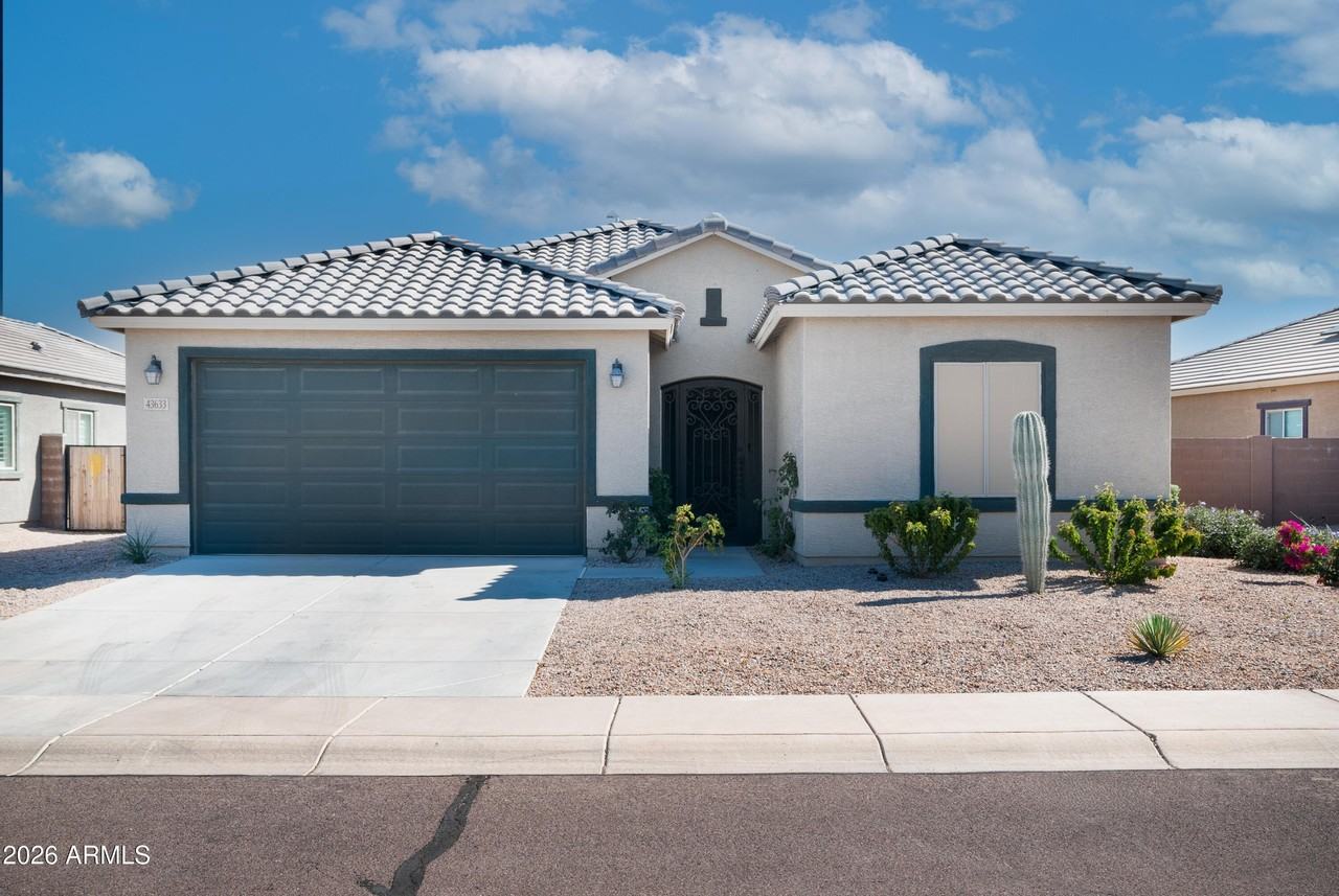 43633 W Yucca Ln