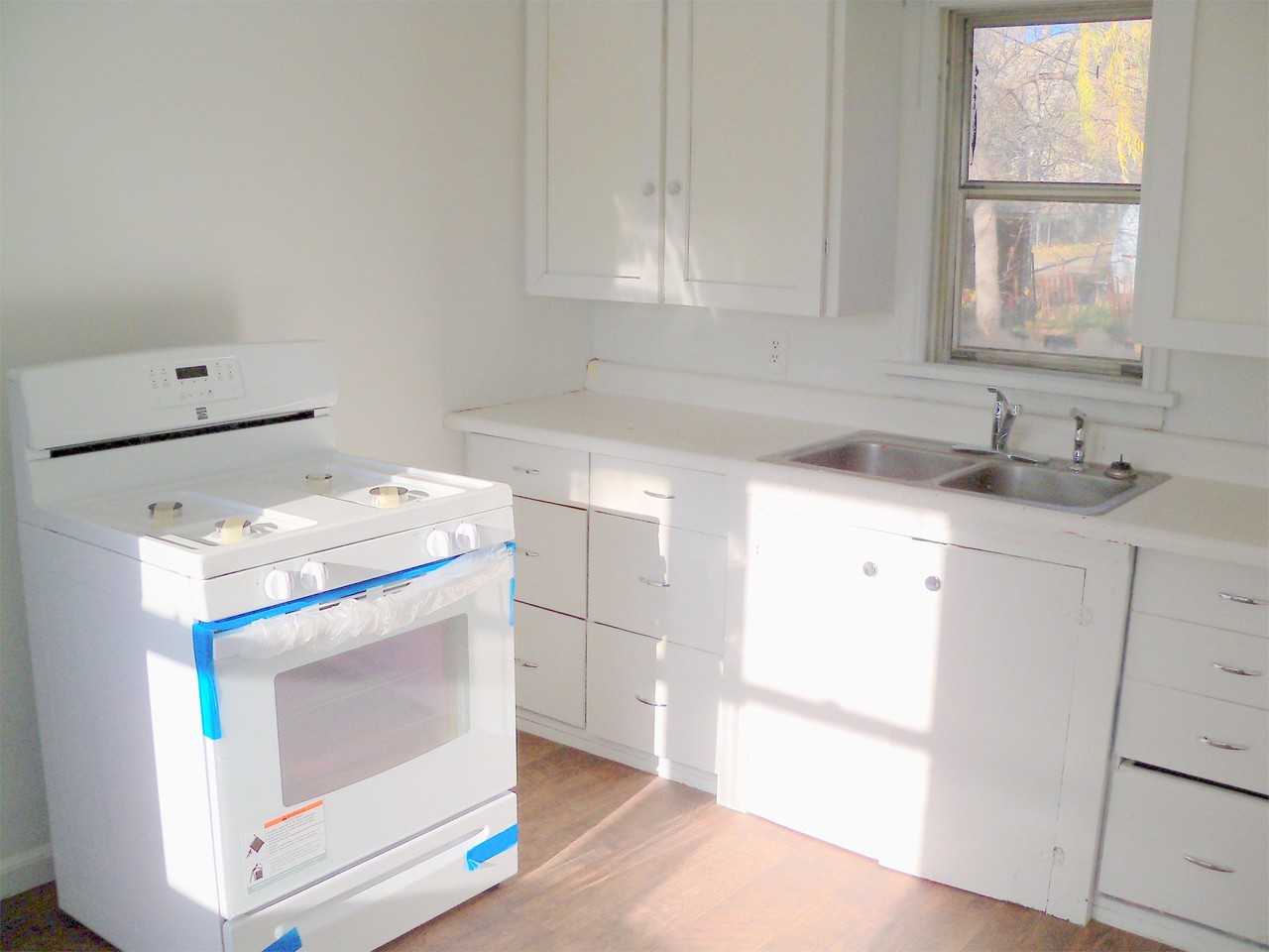 816 1/2 N 18th St #1 - Photo 5 of 7