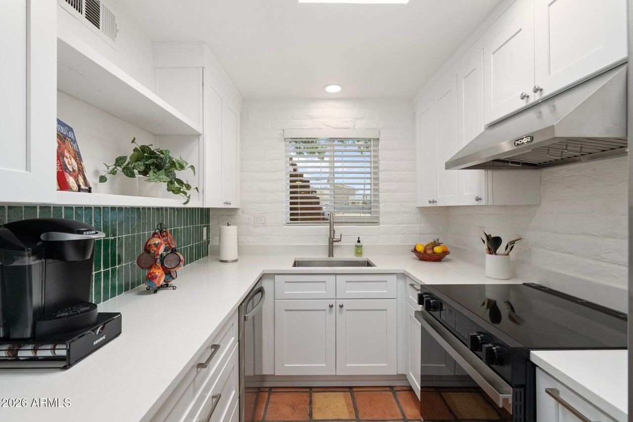 3036 N 32nd St #303 - Photo 4 of 35