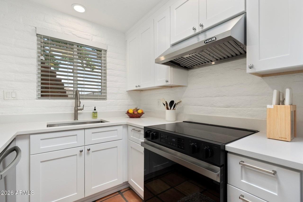 3036 N 32nd St #303 - Photo 5 of 35