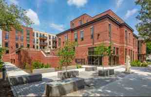 featured image of 105 W Court St