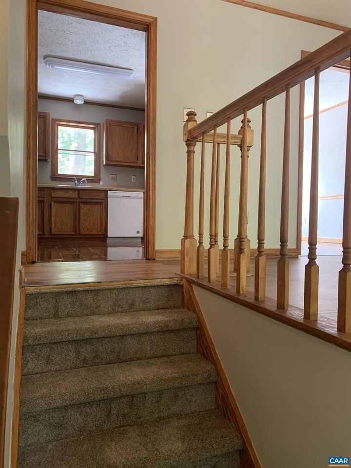 103 Cloverhill Ct - Photo 2 of 27