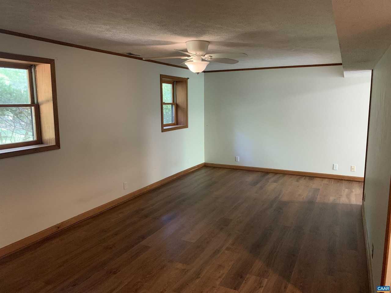 103 Cloverhill Ct - Photo 3 of 27
