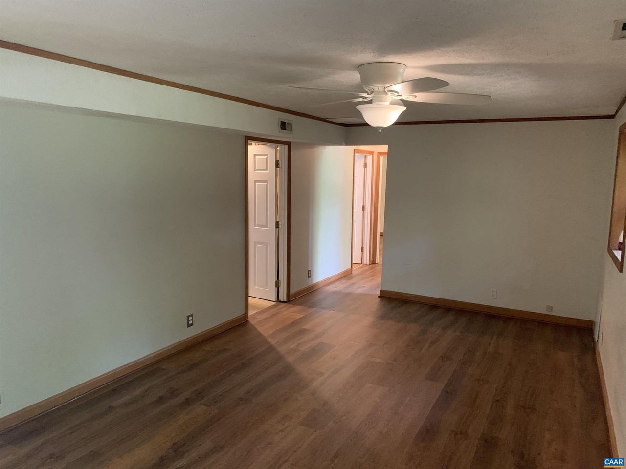 103 Cloverhill Ct - Photo 4 of 27