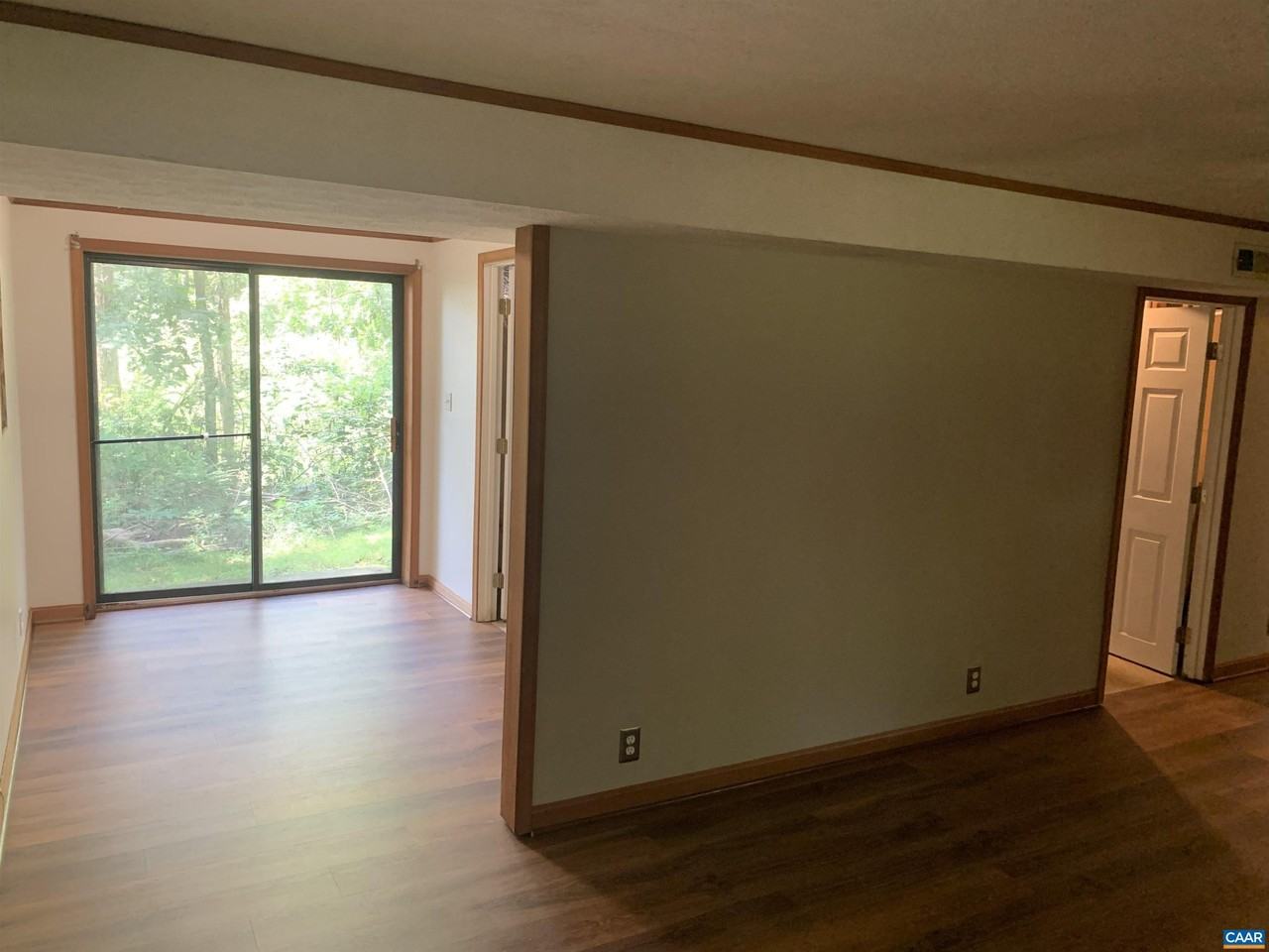 103 Cloverhill Ct - Photo 5 of 27