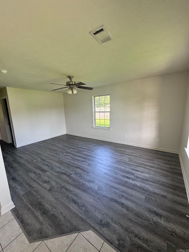 100 E Lauren Ln - Photo 5 of 22