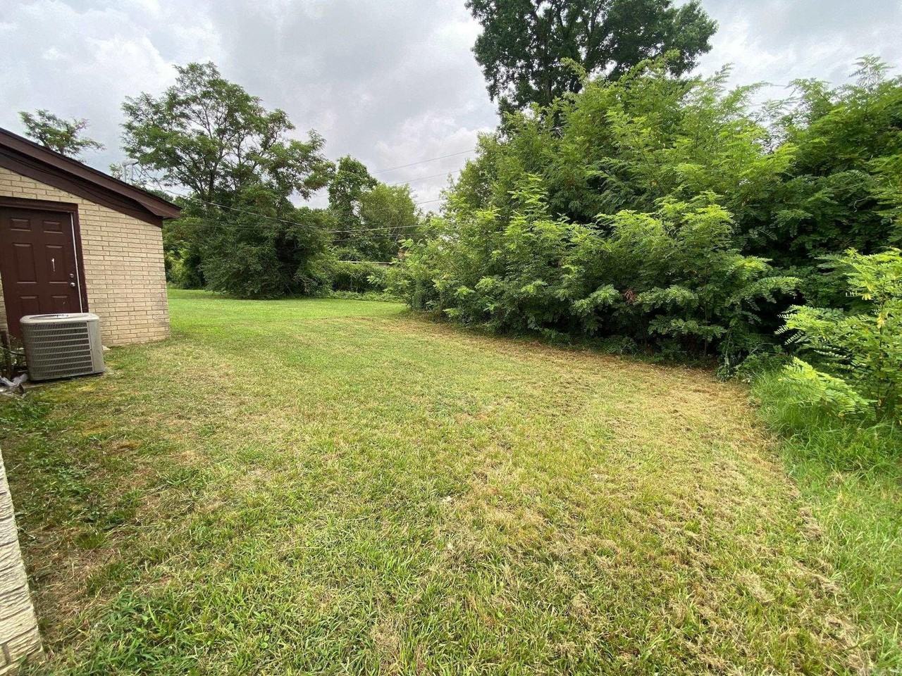 715 Smart St - Photo 2 of 7