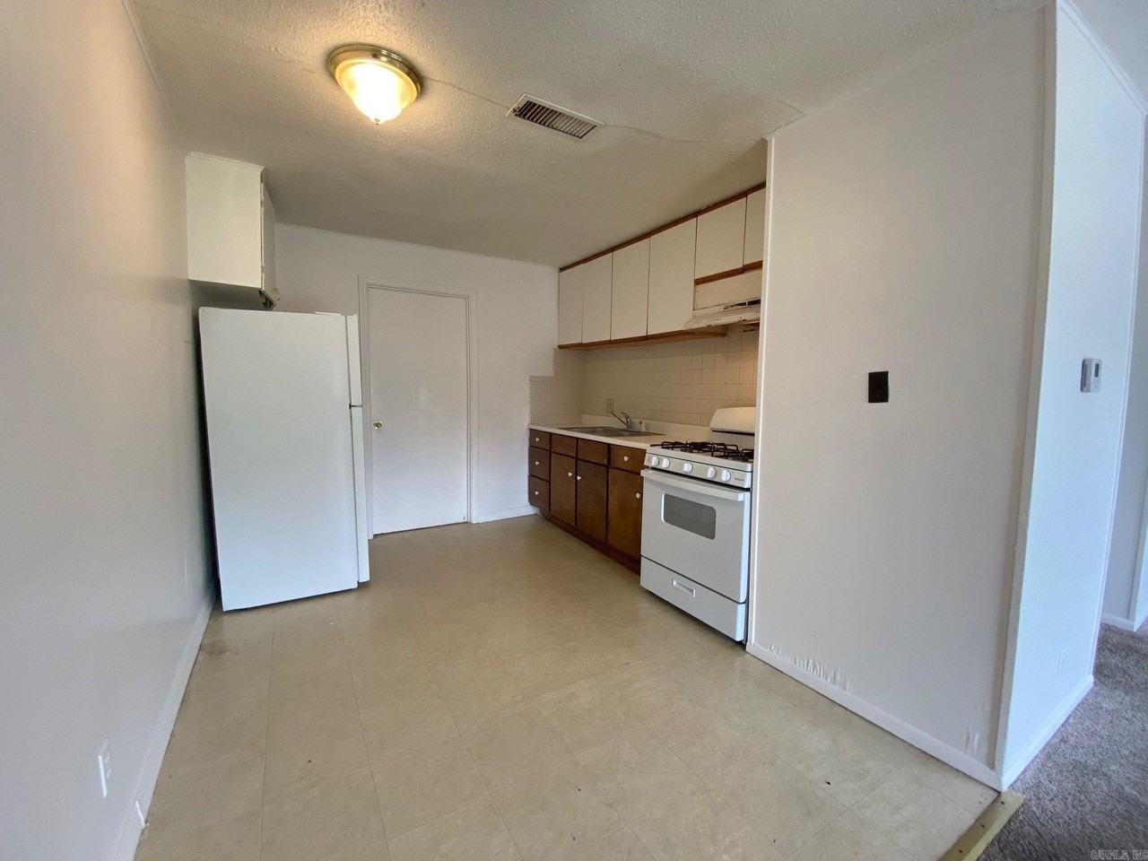 715 Smart St - Photo 3 of 7