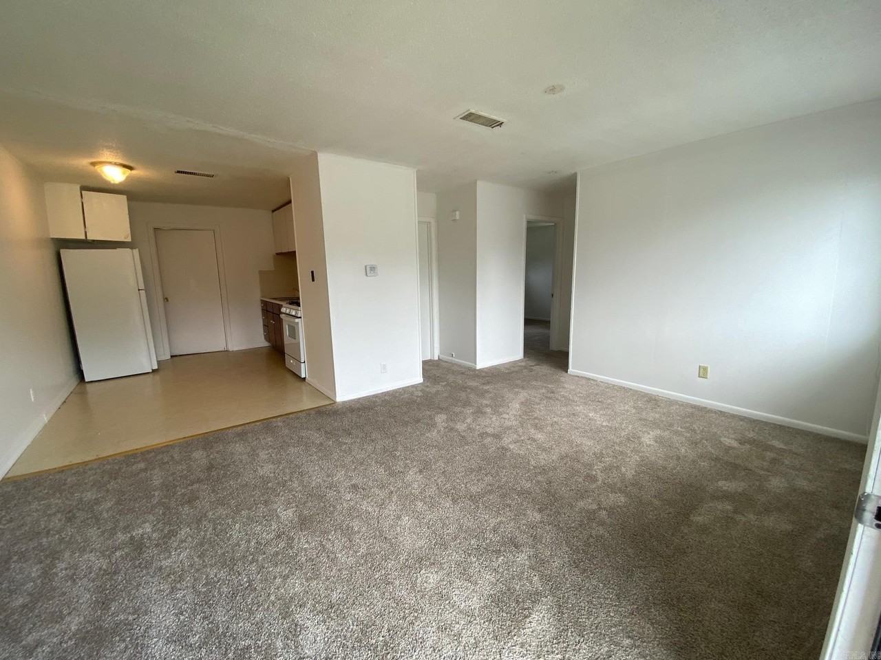 715 Smart St - Photo 4 of 7