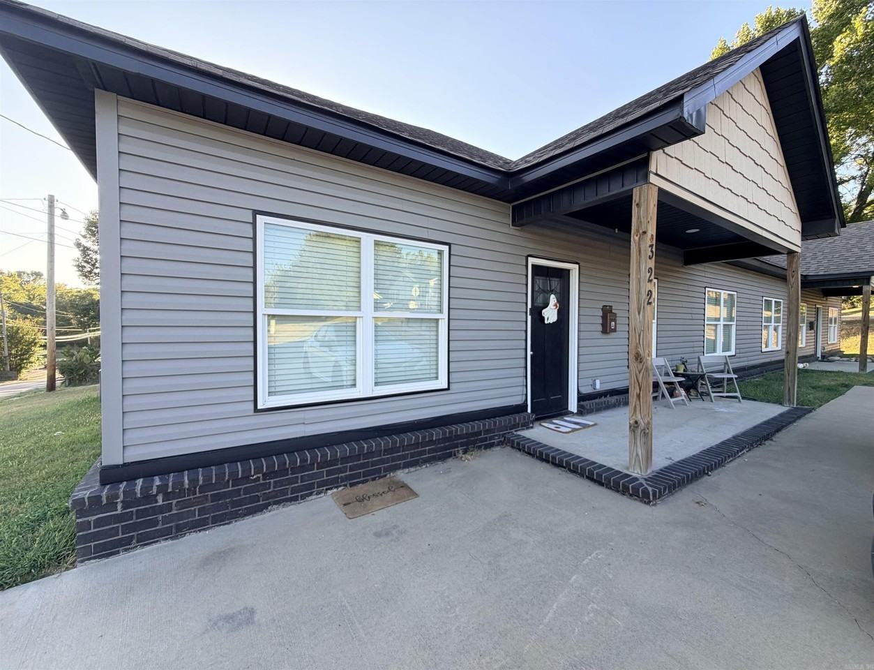 322 E Maple - Photo 2 of 23