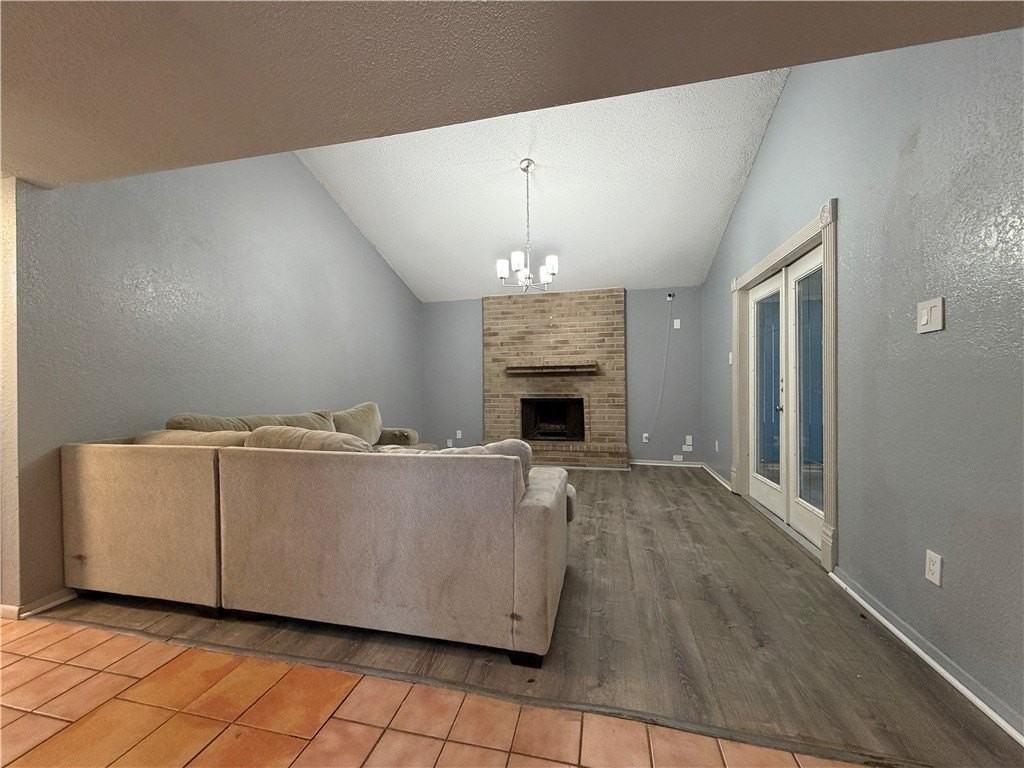 2825 Vancouver Dr - Photo 2 of 28