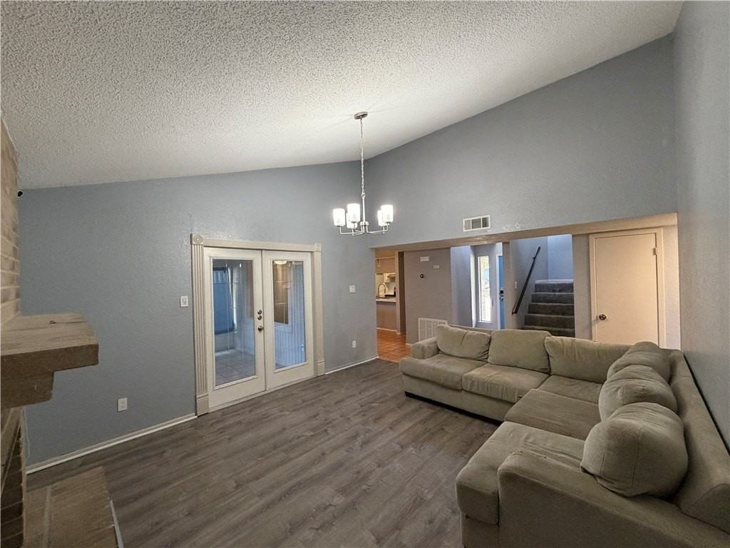 2825 Vancouver Dr - Photo 3 of 28
