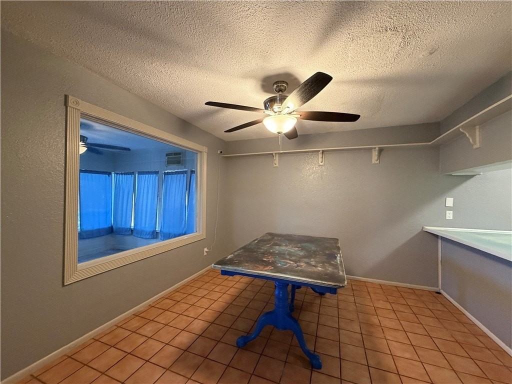 2825 Vancouver Dr - Photo 5 of 28