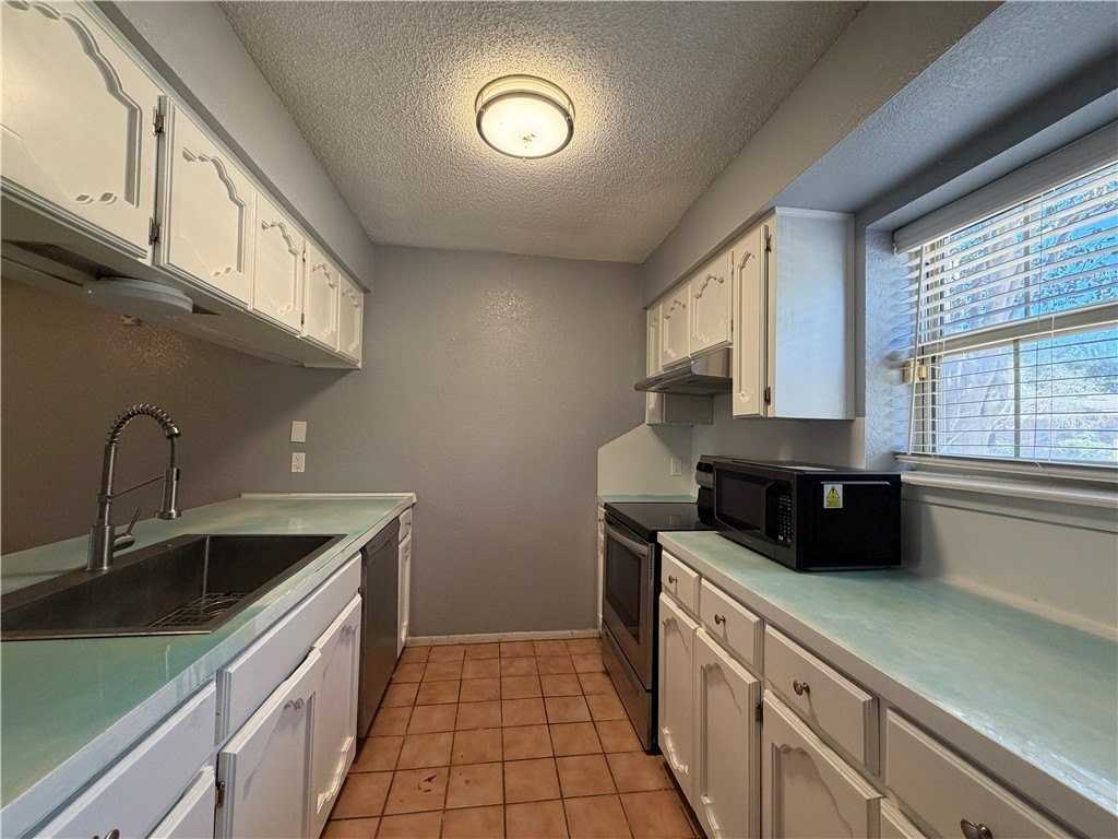 2825 Vancouver Dr - Photo 7 of 28