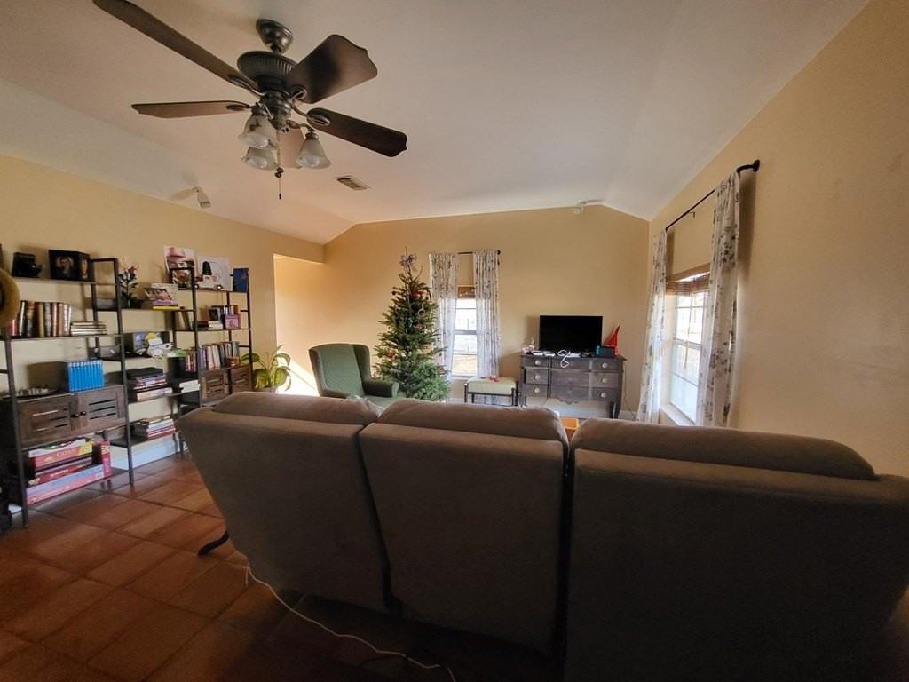 311 W Burbank St - Photo 3 of 11