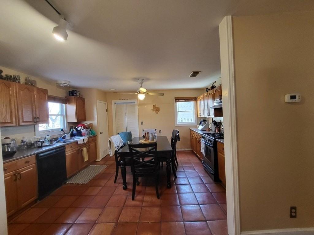311 W Burbank St - Photo 5 of 11