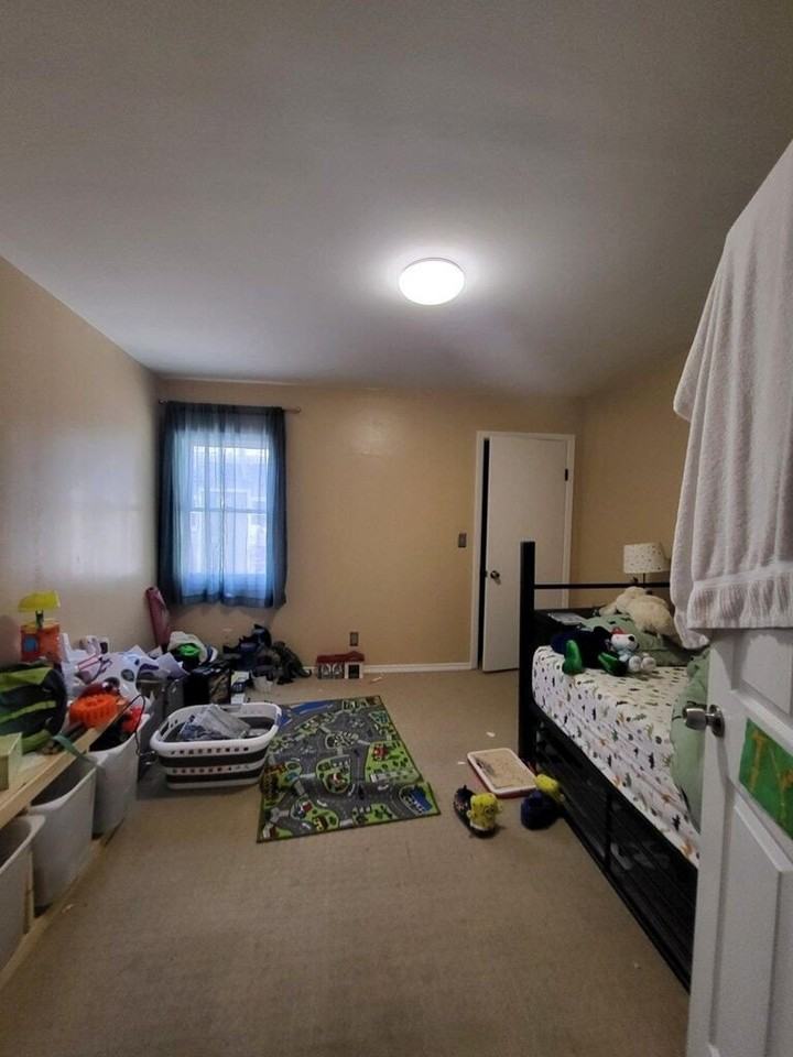 311 W Burbank St - Photo 6 of 11