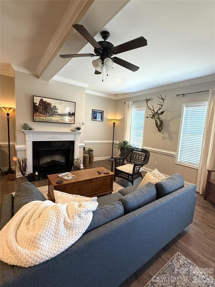 4198 Pickering Dr - Photo 2 of 19