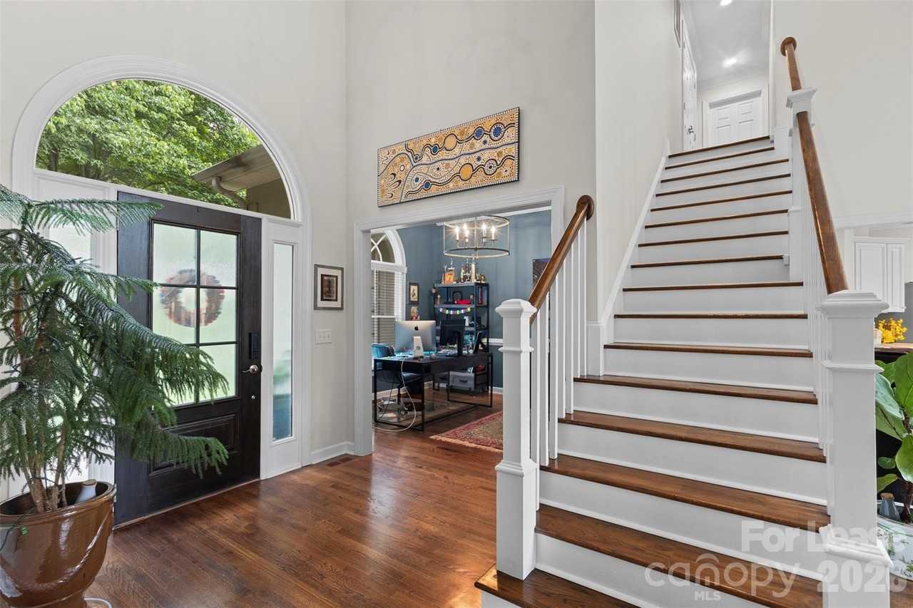 105 Ridgetop Rd - Photo 3 of 40