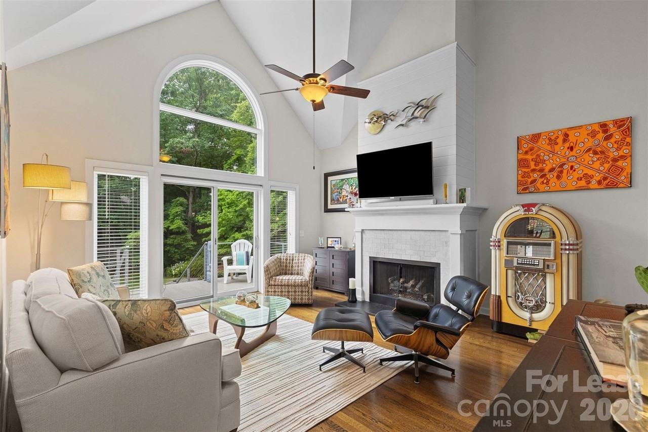 105 Ridgetop Rd - Photo 4 of 40