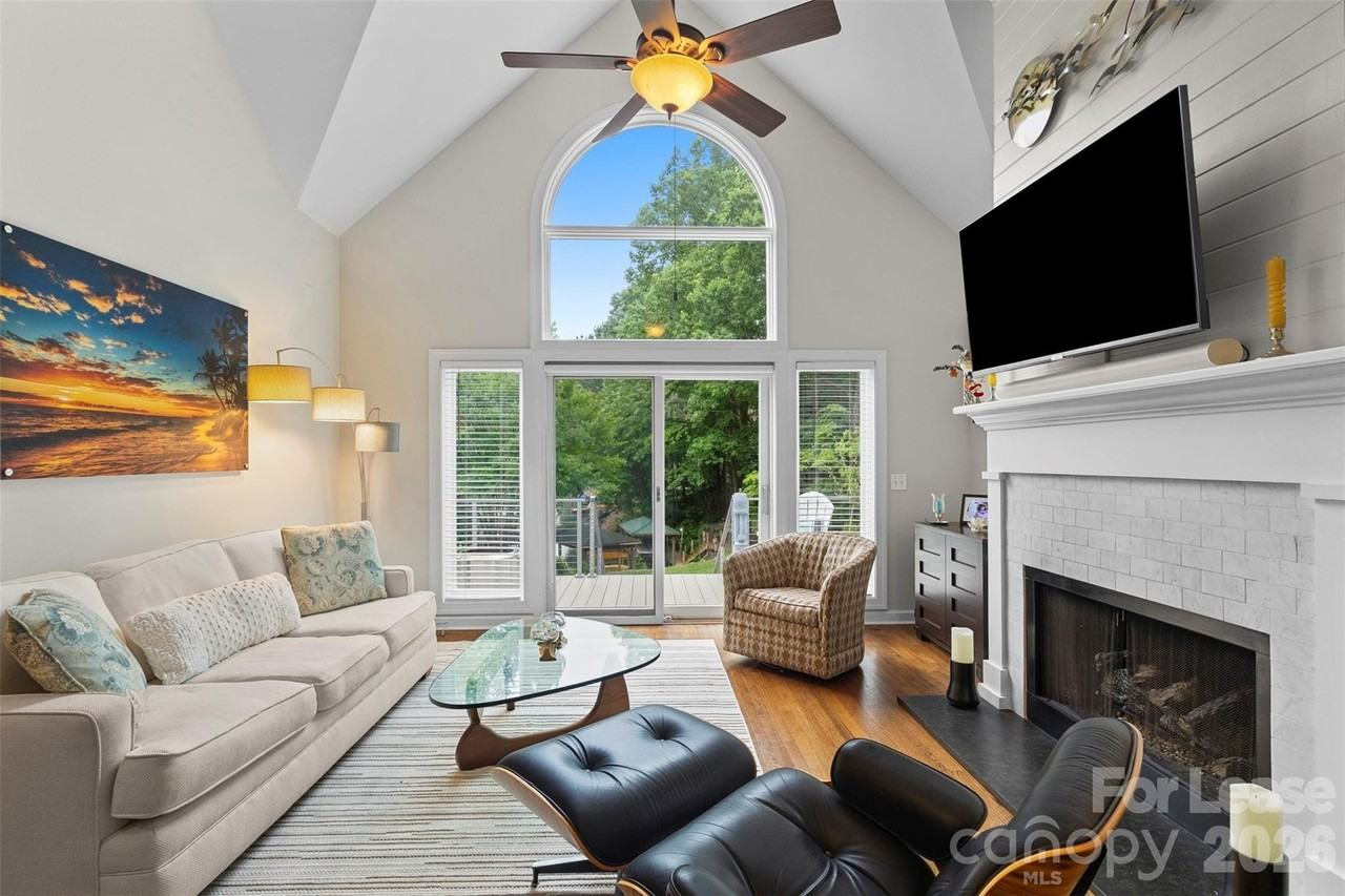105 Ridgetop Rd - Photo 5 of 40