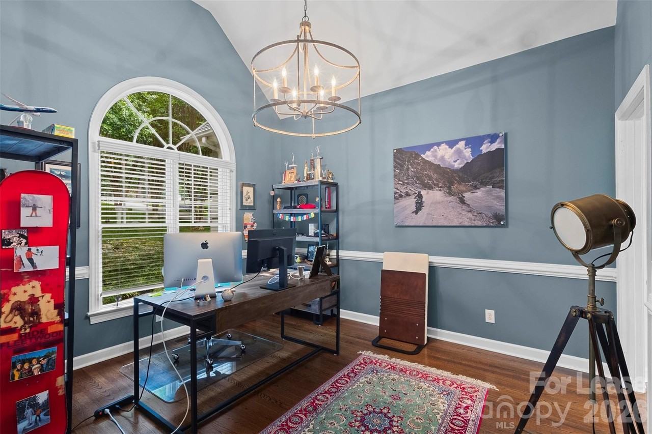 105 Ridgetop Rd - Photo 7 of 40