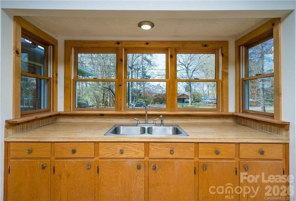 8502 Pine Lake Rd - Photo 6 of 10