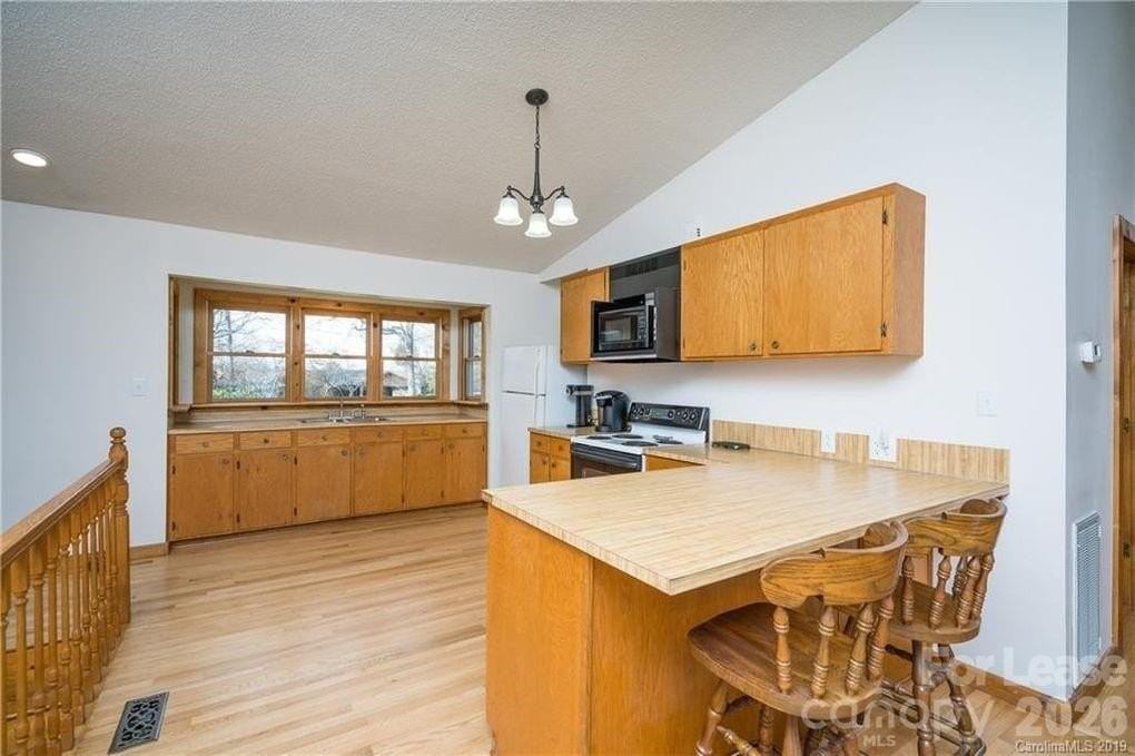 8502 Pine Lake Rd - Photo 7 of 10