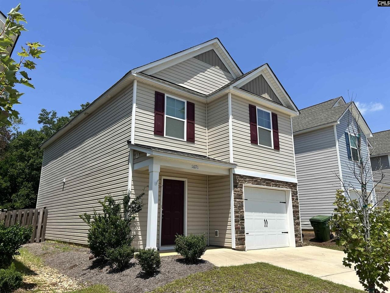 1071 Crescent Moon Loop - Photo 2 of 38