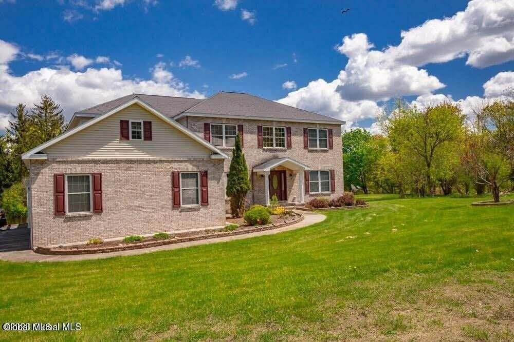 620 Sacandaga Rd - Photo 3 of 34