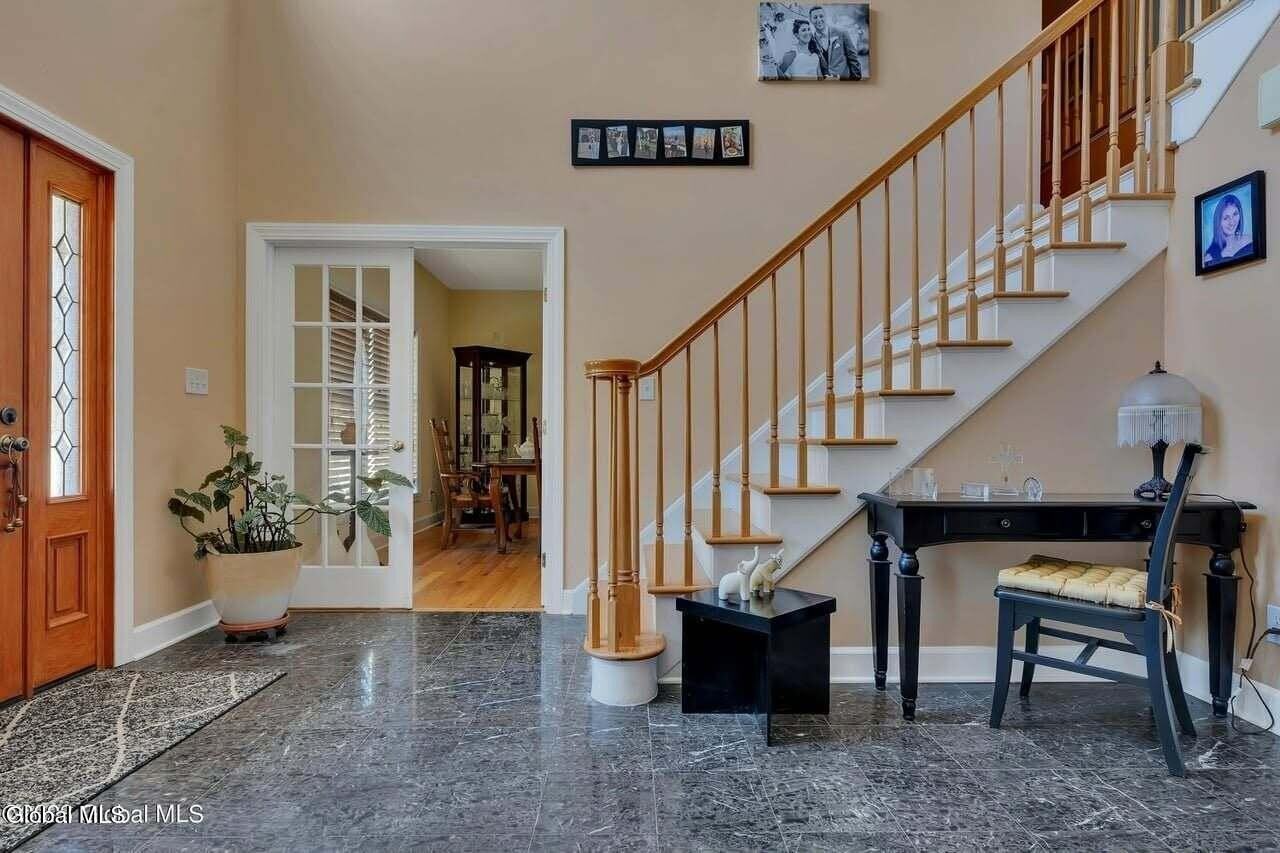 620 Sacandaga Rd - Photo 5 of 34