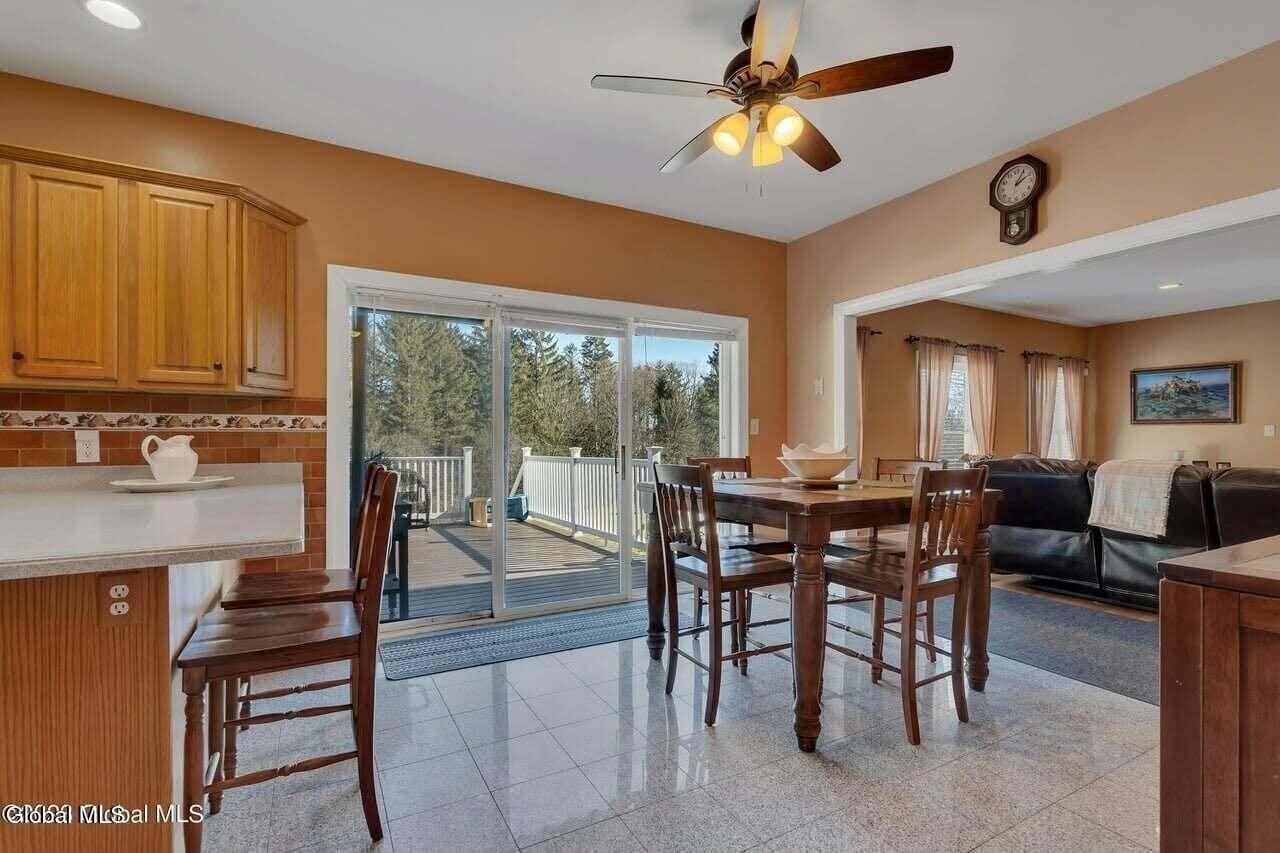 620 Sacandaga Rd - Photo 7 of 34