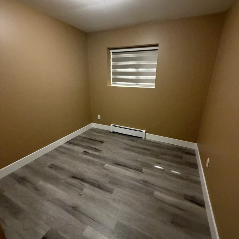 13677 60 Ave - Photo 5 of 12