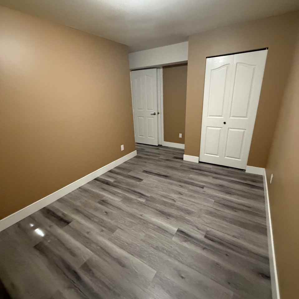 13677 60 Ave - Photo 6 of 12