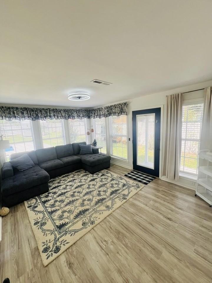 103 Main St - Photo 2 of 11