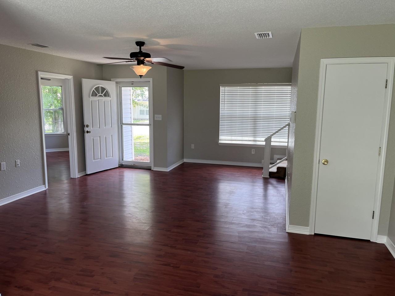 114 Oak Terrace Dr - Photo 3 of 12