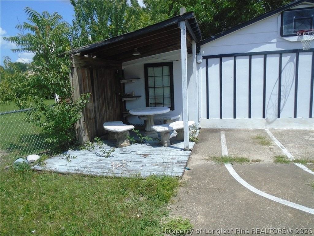1115 Poplar Dr - Photo 7 of 17