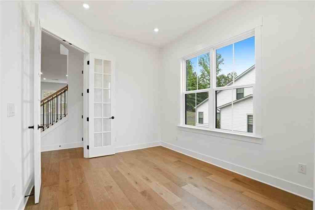 2825 Medford Dr - Photo 6 of 41