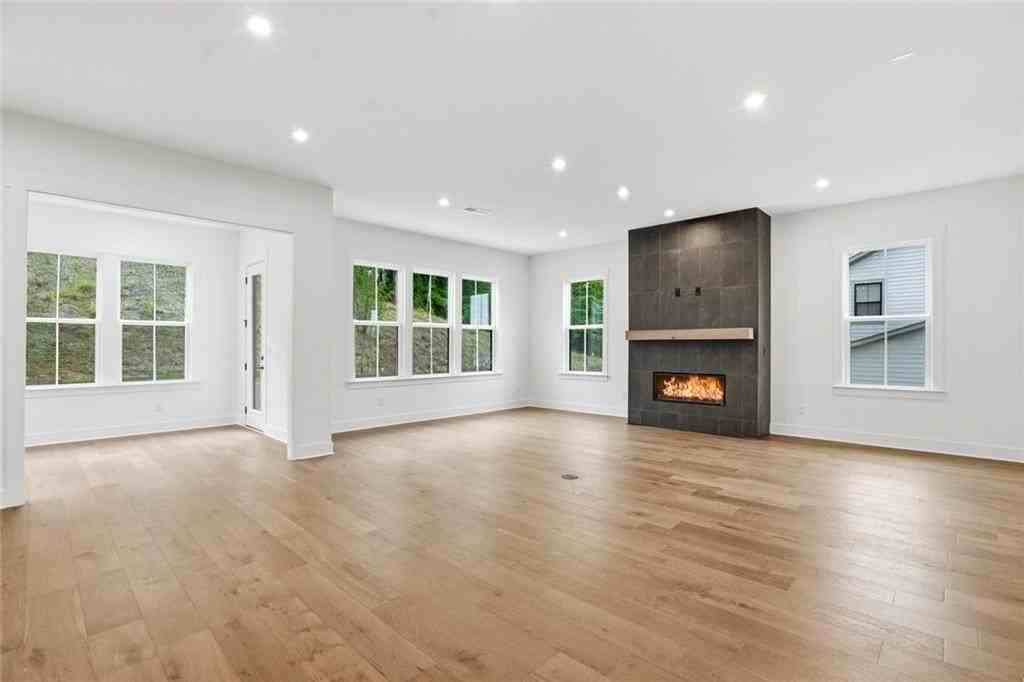 2825 Medford Dr - Photo 7 of 41