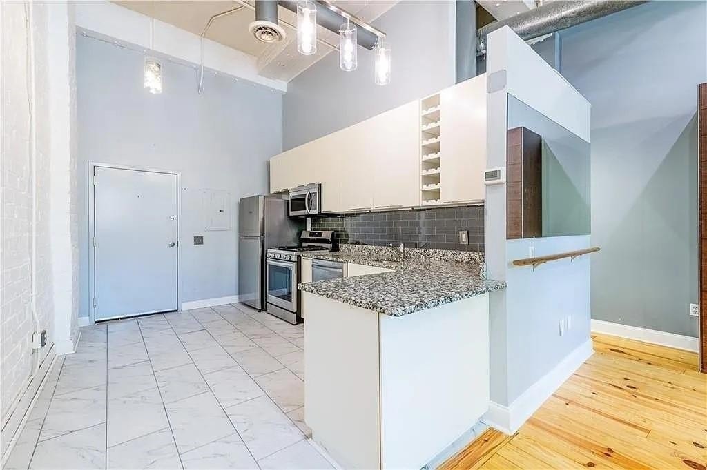 210 Walker St Sw #1 - Photo 5 of 17