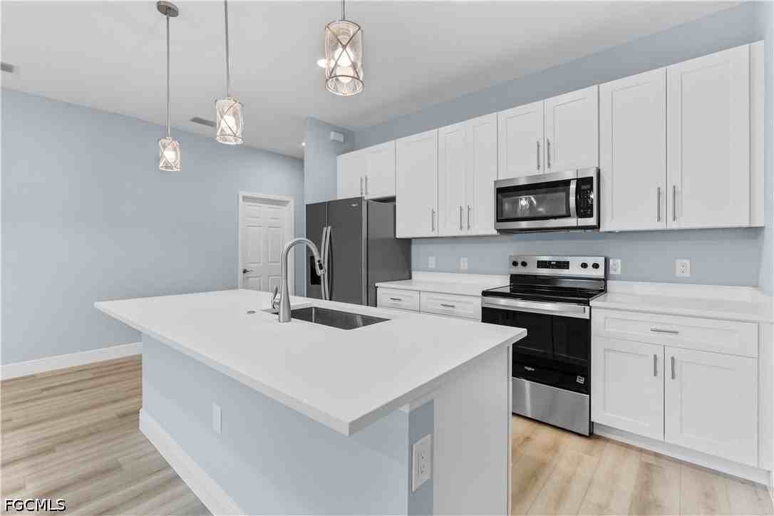 702 Broadway Ave - Photo 3 of 19