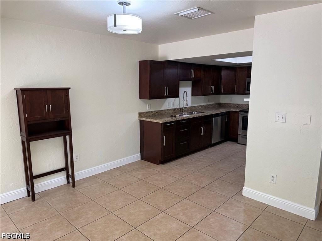 1225 Se 24th Ave #A - Photo 5 of 20